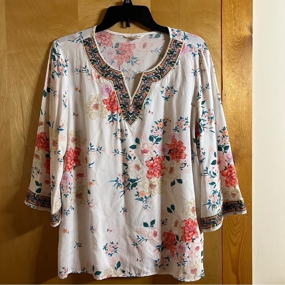 White Floral Blouse by Linda Anderson - Size Medium with embroidery